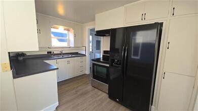 1221 S 12th St in Mount Vernon, WA - Building Photo - Building Photo