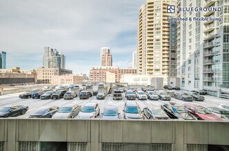 165 N Desplaines St in Chicago, IL - Building Photo - Building Photo