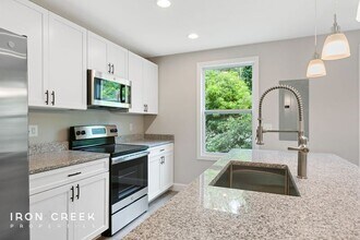 64 Hansel Ave in Asheville, NC - Building Photo - Building Photo
