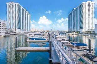 17111 Biscayne Blvd, Unit 1406 in Aventura, FL - Building Photo