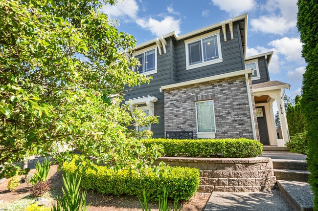 4005 W Briarcliff Ln in Seattle, WA - Building Photo - Building Photo