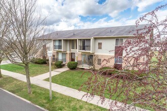 Everett Apartments in Lansing, MI - Foto de edificio - Building Photo