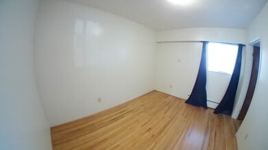 7165 Pandora St in Burnaby, BC - Building Photo - Building Photo