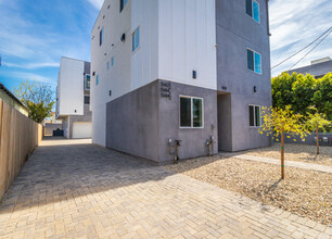 5142 Riverton Ave in North Hollywood, CA - Building Photo - Building Photo