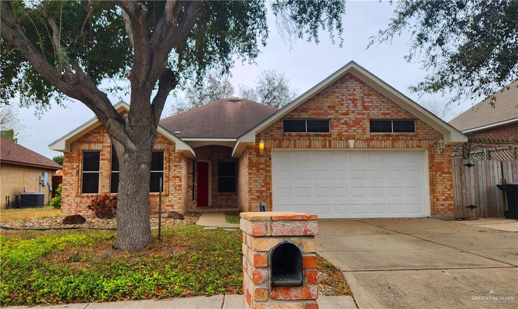 1105 N 45th St in McAllen, TX - Foto de edificio