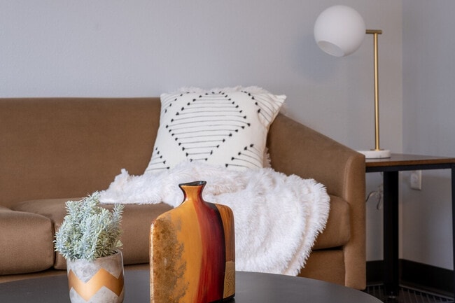 2301 Ingersoll Ave in Des Moines, IA - Foto de edificio - Building Photo