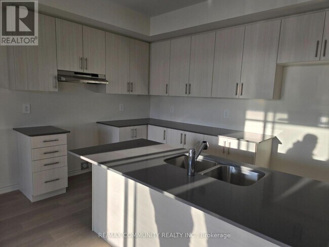 79 Rackham Ln in Clarington, ON - Building Photo - Building Photo