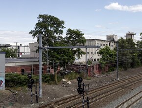 669 Elmwood Ave in Providence, RI - Foto de edificio - Building Photo