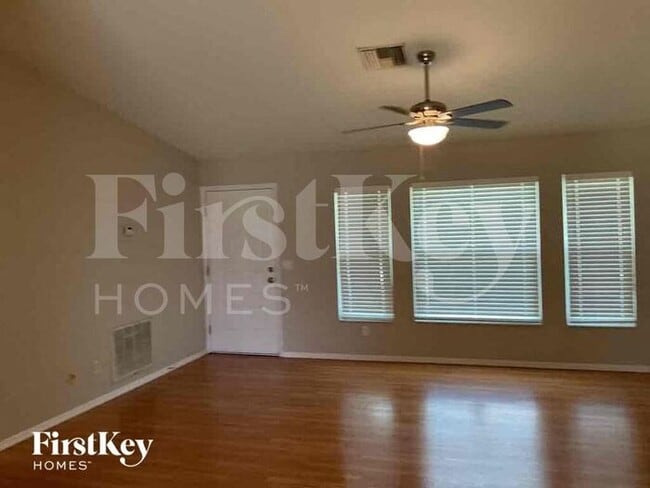 306 SE 15th St