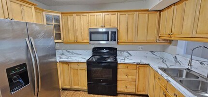 3400 Foxcroft Rd in Miramar, FL - Building Photo - Building Photo