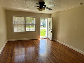 1016 S Booth Ln in Alvin, TX - Building Photo - Building Photo