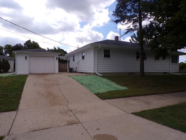 417 Public Service Rd in Waukegan, IL - Building Photo - Building Photo