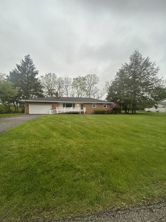 296 Knoll Dr in Granville, OH - Building Photo