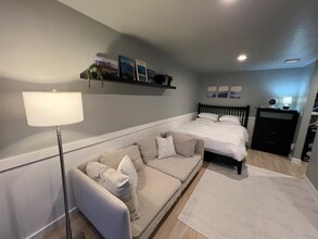 2504 Bridgeport Way W in University Place, WA - Foto de edificio - Building Photo