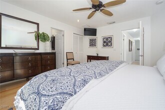 768 96th Ave N in Naples, FL - Foto de edificio - Building Photo