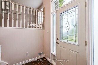 72 57th St S in Wasaga Beach, ON - Building Photo - Building Photo