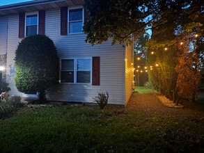 231 N Center St in Fredericksburg, PA - Foto de edificio - Building Photo