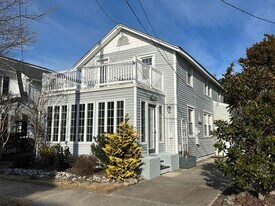 11 N Douglas Ave in Margate City, NJ - Building Photo