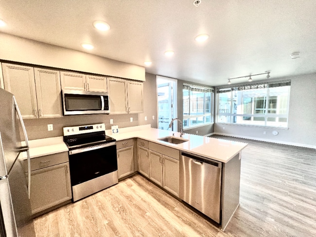2330 Yakima Ct in Tacoma, WA - Building Photo - Building Photo