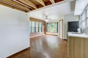 901 Newman Dr in Austin, TX - Building Photo