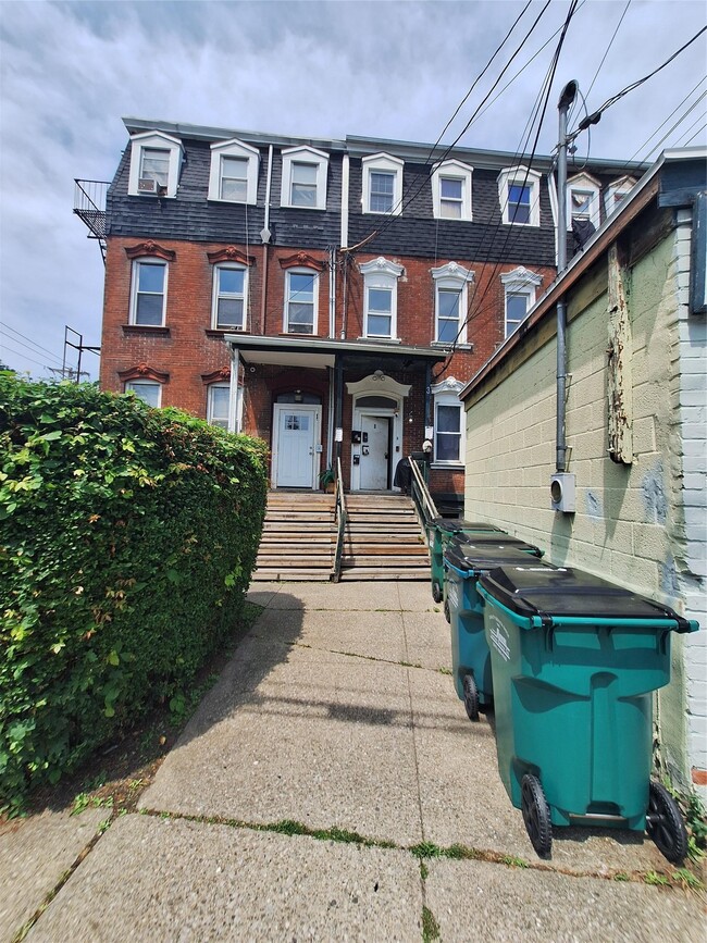property at 3 Fallkill Pl