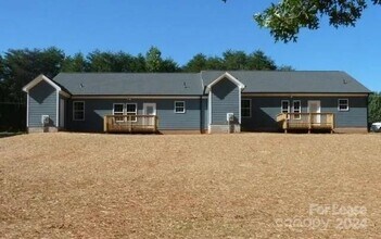 5507 Bucks Garage Rd, Unit UNIT A in Maiden, NC - Building Photo - Building Photo