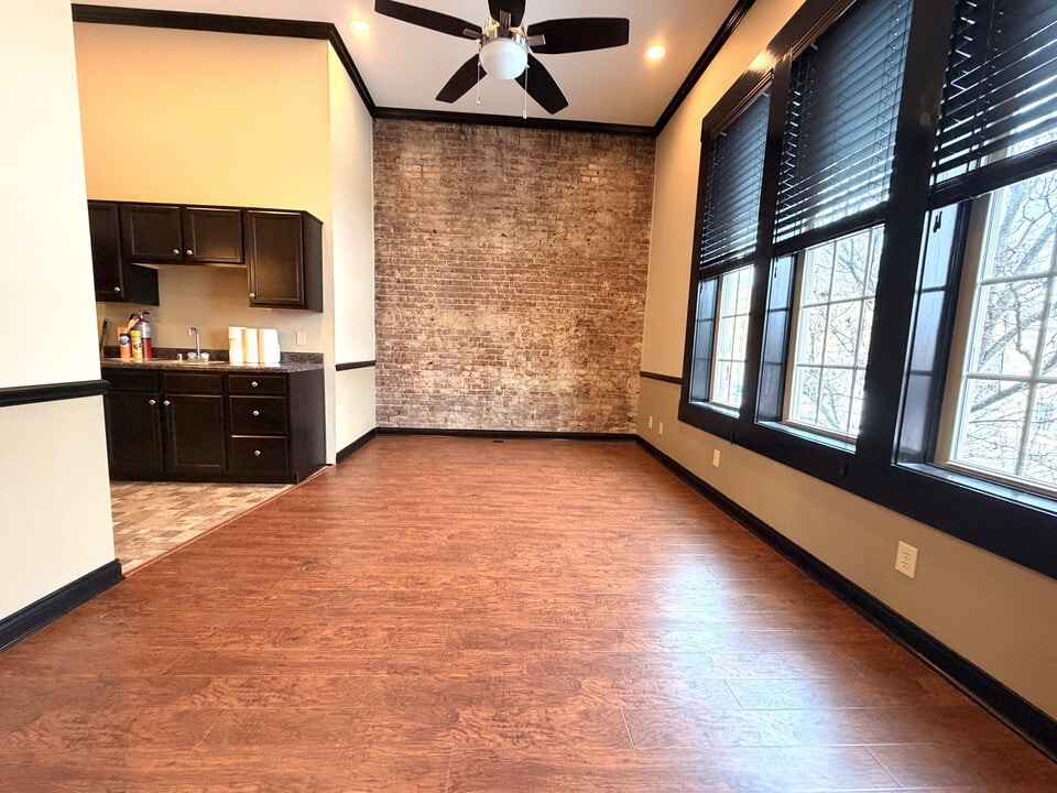 209 N Capitol Ave, Unit #2 in Corydon, IN - Foto de edificio