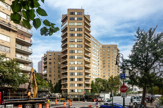 200 East End Ave in New York, NY - Building Photo - Building Photo