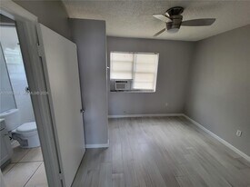 1720 NW 1st Pl in Miami, FL - Building Photo