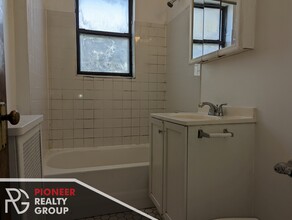 737 W Belmont Ave, Unit 409 in Chicago, IL - Building Photo - Building Photo