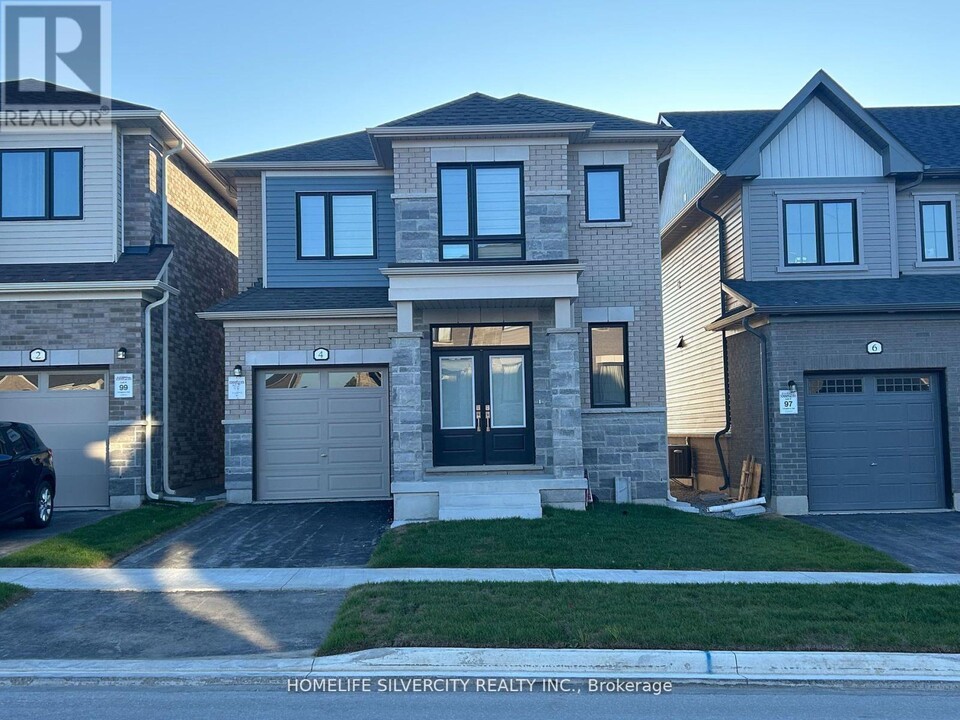 4 Kingsbury Trl in Barrie, ON - Building Photo