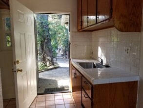 1333 Verdugo Blvd, Unit Guesthouse in La Cañada Flintridge, CA - Building Photo - Building Photo