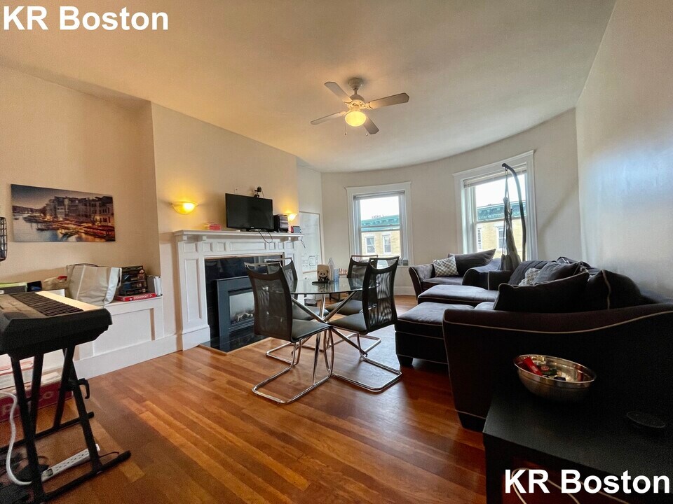 30 Fordham Rd in Boston, MA - Building Photo