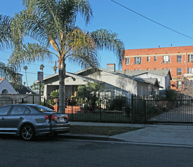 1609 Mariposa Ave in Los Angeles, CA - Building Photo - Building Photo