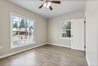 3831 NE 82nd Ave in Portland, OR - Building Photo - Building Photo