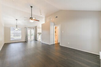 1126 Oxford Dr in Pearland, TX - Building Photo - Building Photo