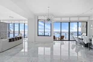 1451 Brickell Ave, Unit LPH 4901 in Miami, FL - Building Photo