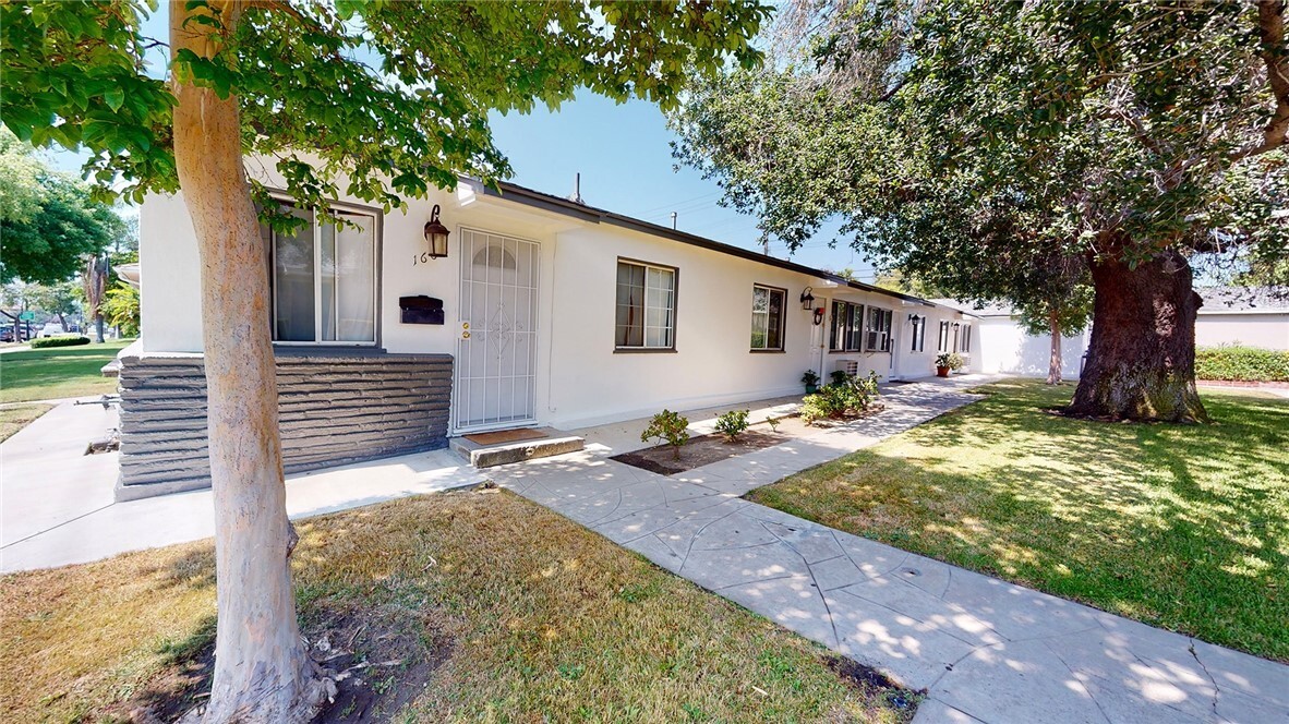 1669 N Hollywood Way, Unit 1669 in Burbank, CA - Foto de edificio