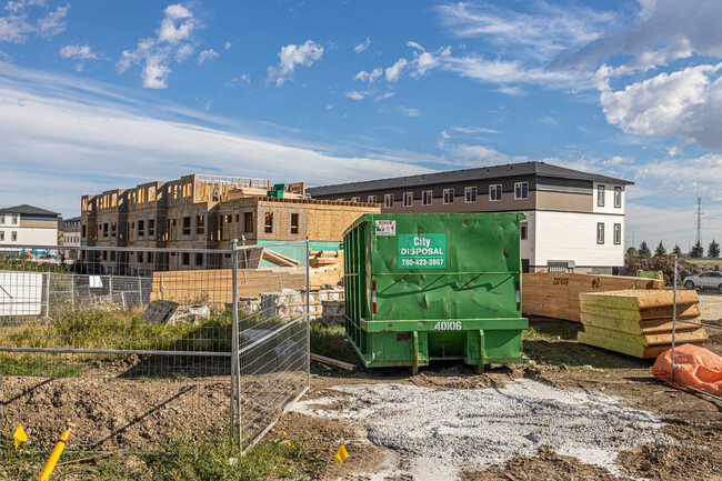 Guardian Villa Townhomes in Edmonton, AB - Building Photo - Building Photo