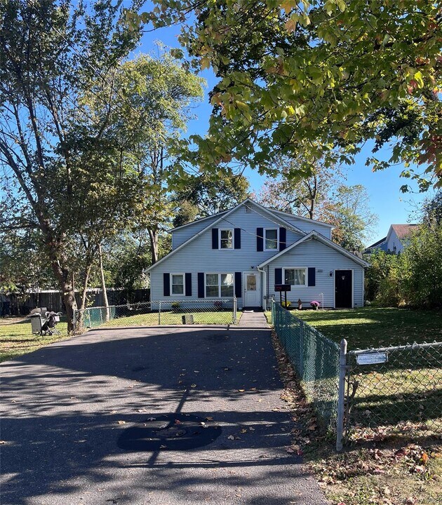 12 Sayer St in Goshen, NY - Building Photo