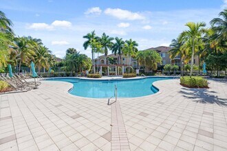 6521 Emerald Dunes Dr in Royal Palm Beach, FL - Building Photo - Building Photo