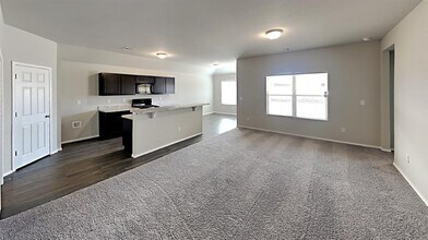 1825 Melanie Dr in Yukon, OK - Building Photo - Building Photo