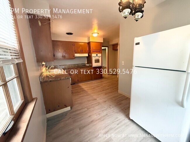 2463 Derbyshire Rd in Cleveland Heights, OH - Building Photo - Building Photo