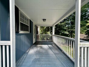 131 Whisconier Rd in Brookfield, CT - Building Photo - Building Photo