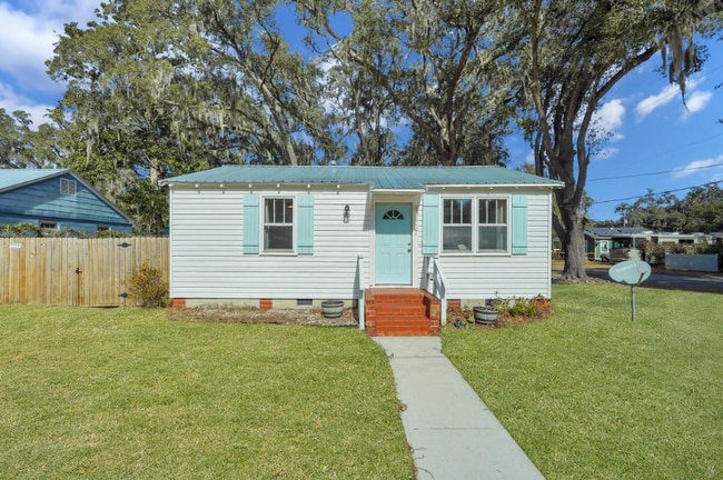 property at 1101 Woodward Ave