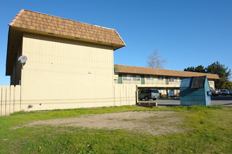 Carrie-Diana Arms Apartments in Salinas, CA - Building Photo - Building Photo