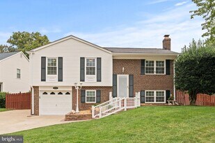 5590 Neddleton Ave, Unit 1 in Woodbridge, VA - Building Photo