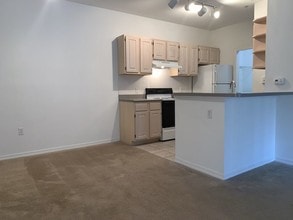 5807 Legacy Crescent Pl-Unit -Unit 101 in Riverview, FL - Foto de edificio - Building Photo