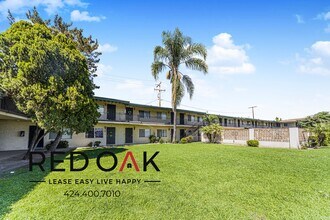 11823 Lakewood Blvd in Downey, CA - Building Photo - Building Photo