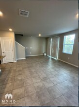 7649 Intrepid Rd in Wesley Chapel, FL - Foto de edificio - Building Photo